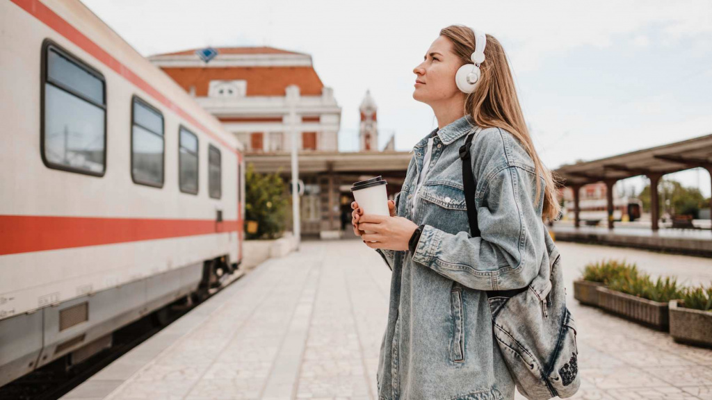 side-view-woman-listening-music-train-platform (1).jpg side-view-woman-listening-music-train-platform (1).jpg